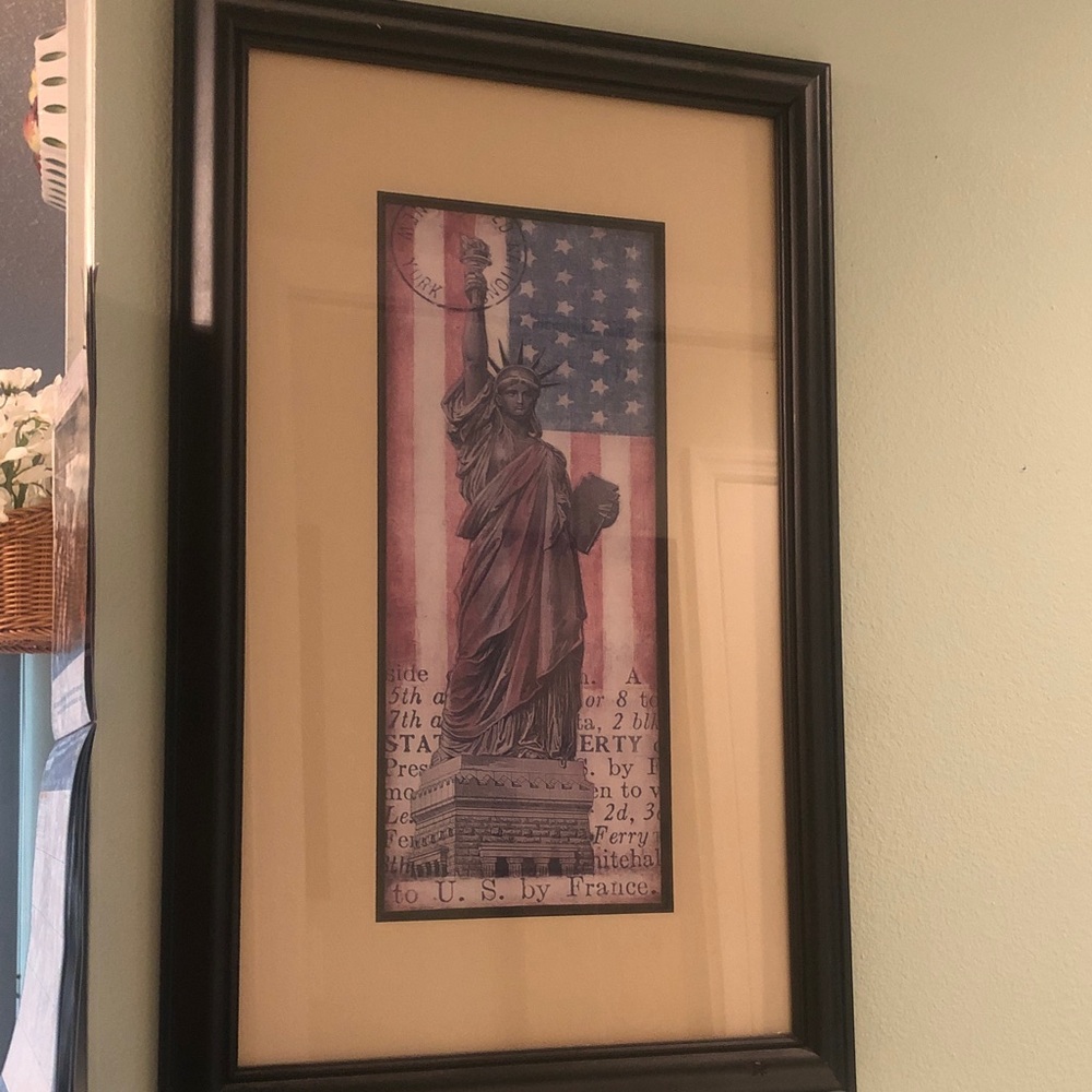 Framed Statue of Liberty Wall Art in Black and Cream